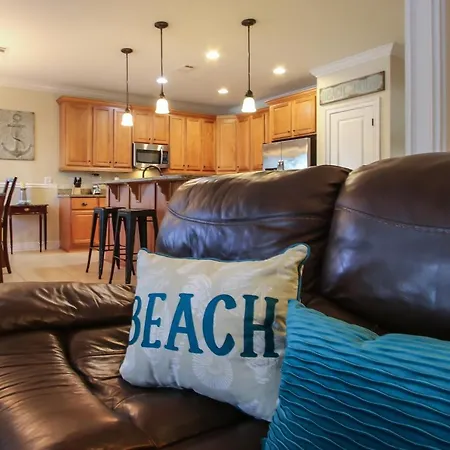 Amazing 4 Bedroom Vacation Home In The Villages Of Crystal Lakes